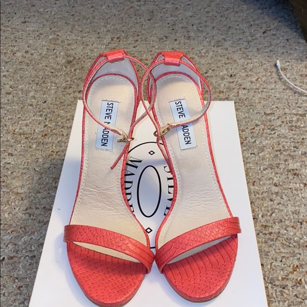 Woman’s Size 7 Steve Madden Coral Snake skin Heel